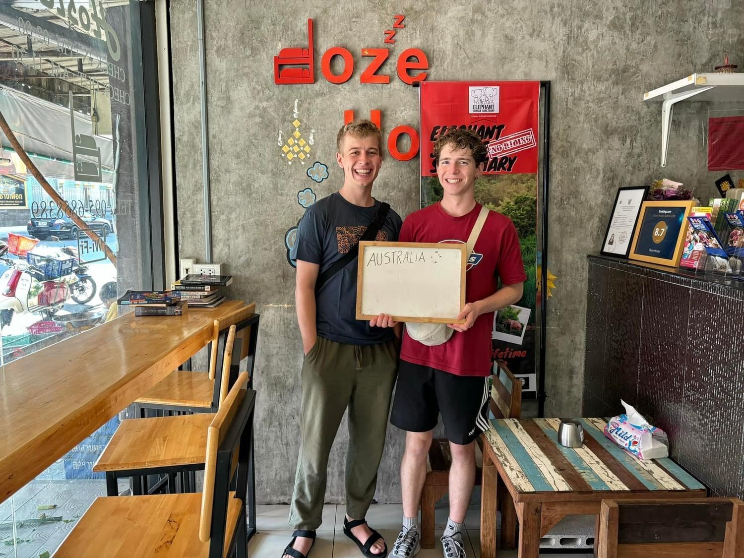 Doze Hostel Chiang Mai Bagian luar foto