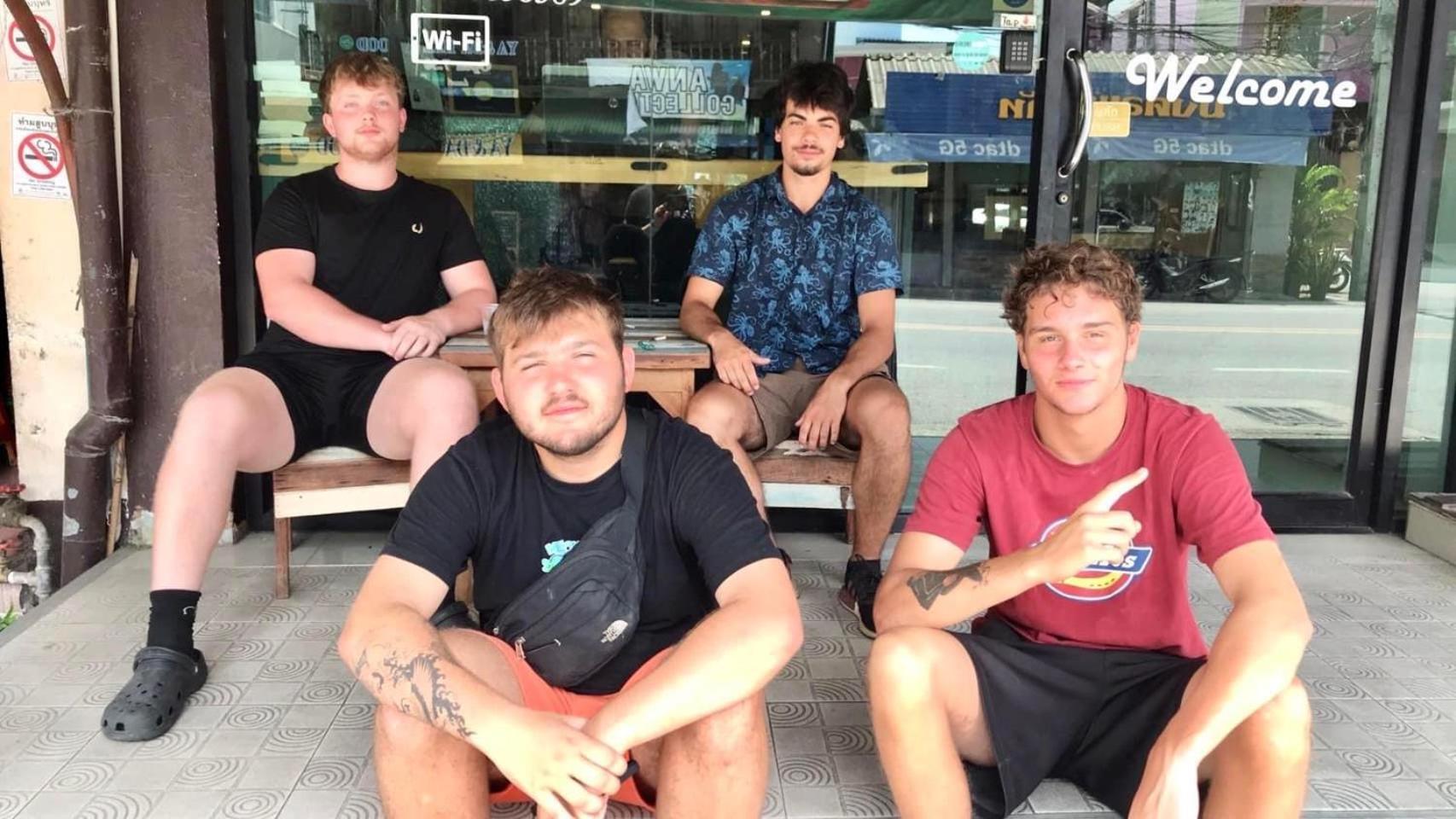 Doze Hostel Chiang Mai Bagian luar foto