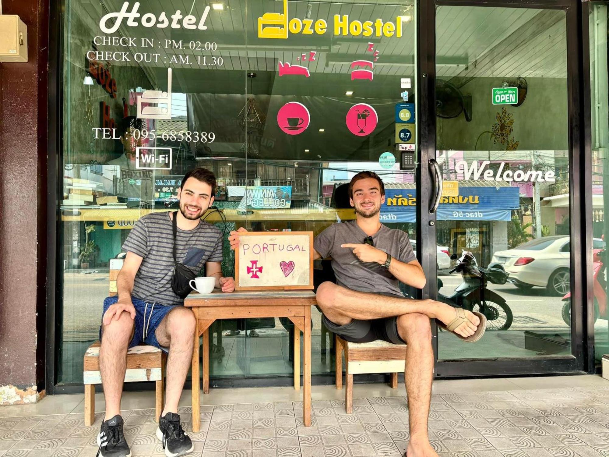 Doze Hostel Chiang Mai Bagian luar foto